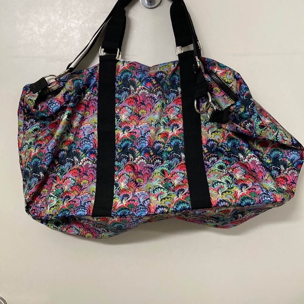 Cynthia Rowley Soft large Travel Bag with I Cylindrical Design new without tag